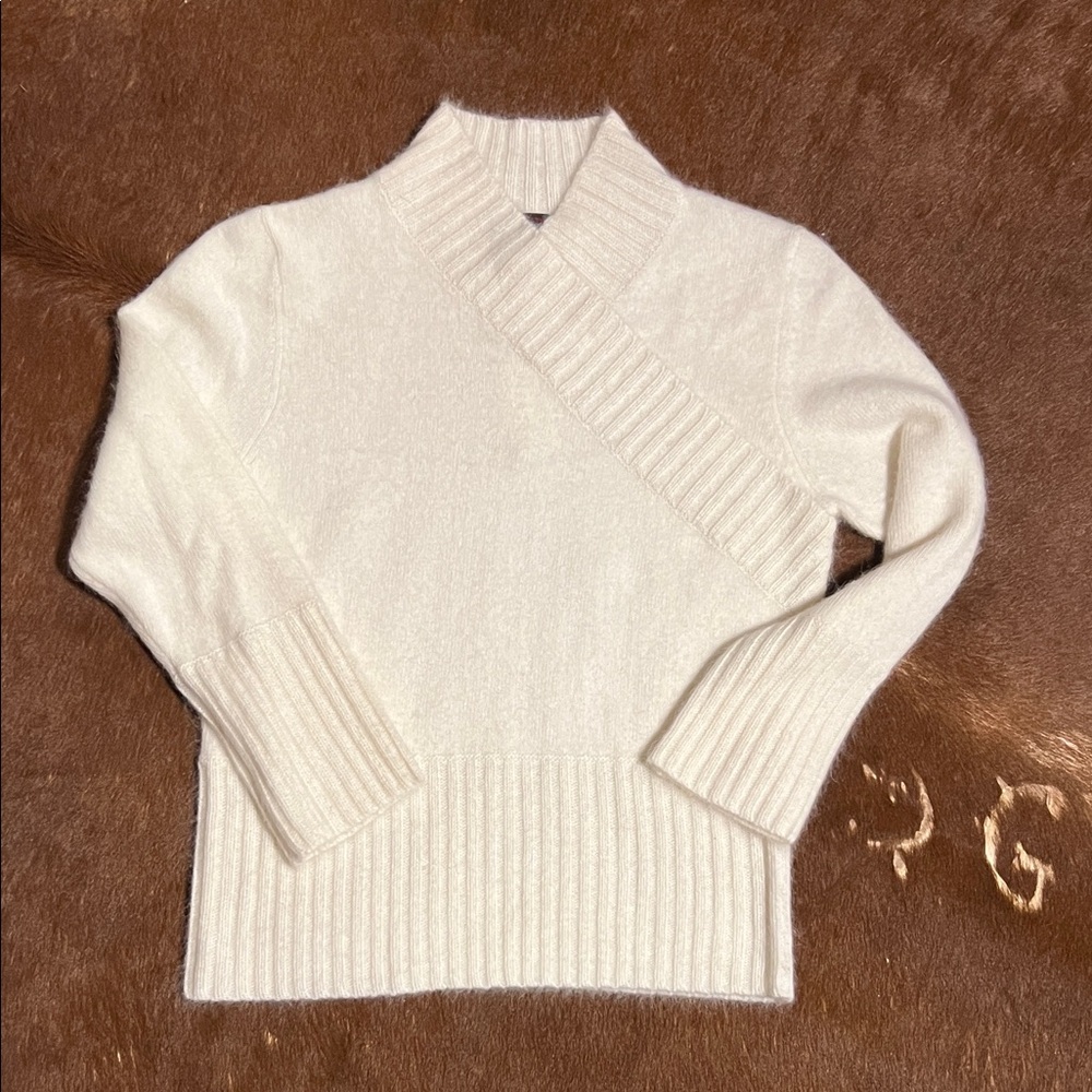 Elegant White Girls Sweater, Size XL